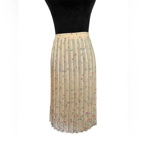 Vintage Leslie Fay Skirt Suit | 8P | Dainty Yellow Flower Pattern - Picture 4 of 9